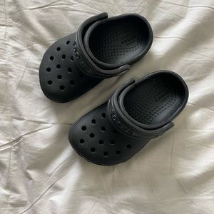 Crocs - black size 6 (baby)